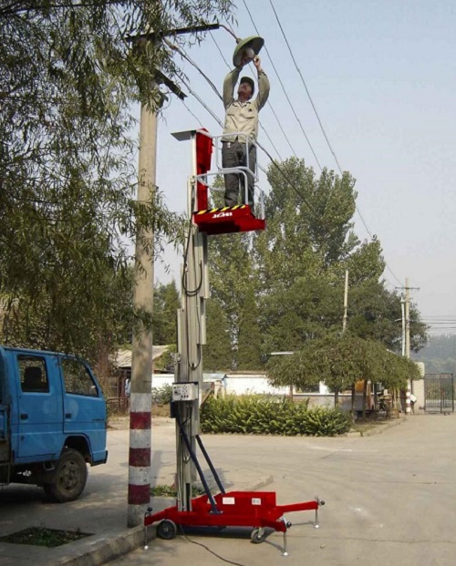 济南潍坊市政铝合金升降机路灯检修中