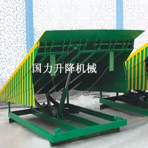 济阳固定登车桥是货物快速装卸的专用物流设备